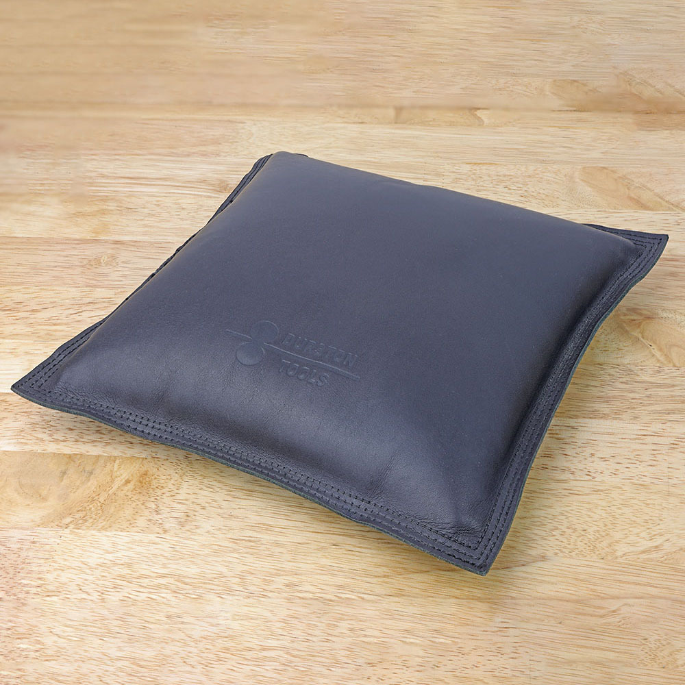 Leatherwork Bench - Durston Square lederen zandzak 240x240mm juweliersbanktas